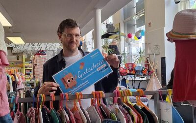 „Lumi“ – Kinder der GGS Herrenhauser Straße benennen das Maskottchen des Sozialkaufhauses der Mettmanner